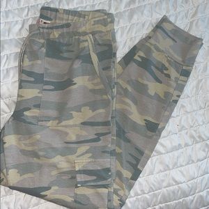 super cute camo joggers